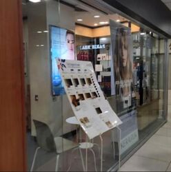 Holland Road Shopping Centre (D10), Retail #524783161